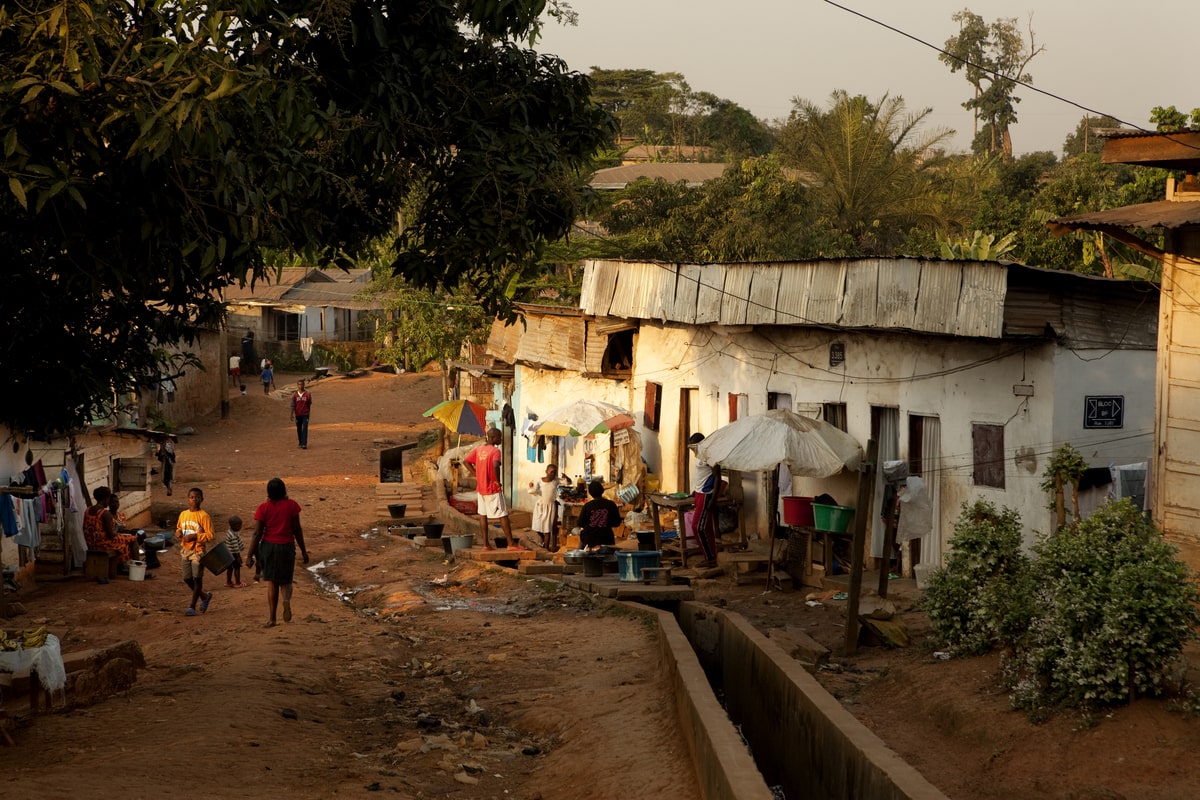 Cameroon - WHO Initiative on Urban Governance for Health and Well-being WHO Initiative on Urban Governance for Health and Well-being
