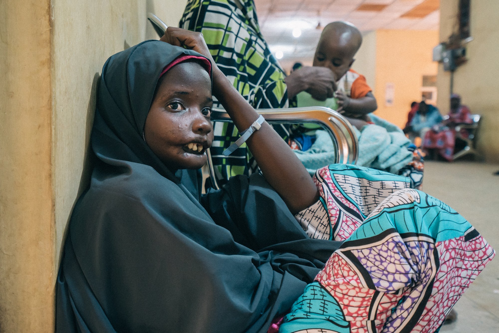 Pictures_noma-19_Inediz Amina, a 19-year-old noma patient from Yobe state, waits for the screening session at Noma Hospital in Sokoto. Amina came several times since her first visit in November 2016. Nigeria, on October 2017.