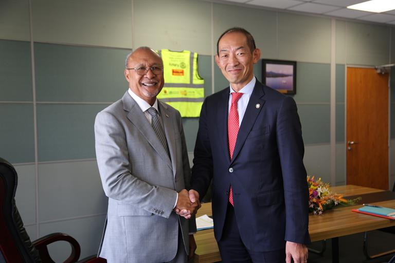 #02 PNG Health Minister Sir Puka Temu and WPRO RD Dr Takeshi Kasai